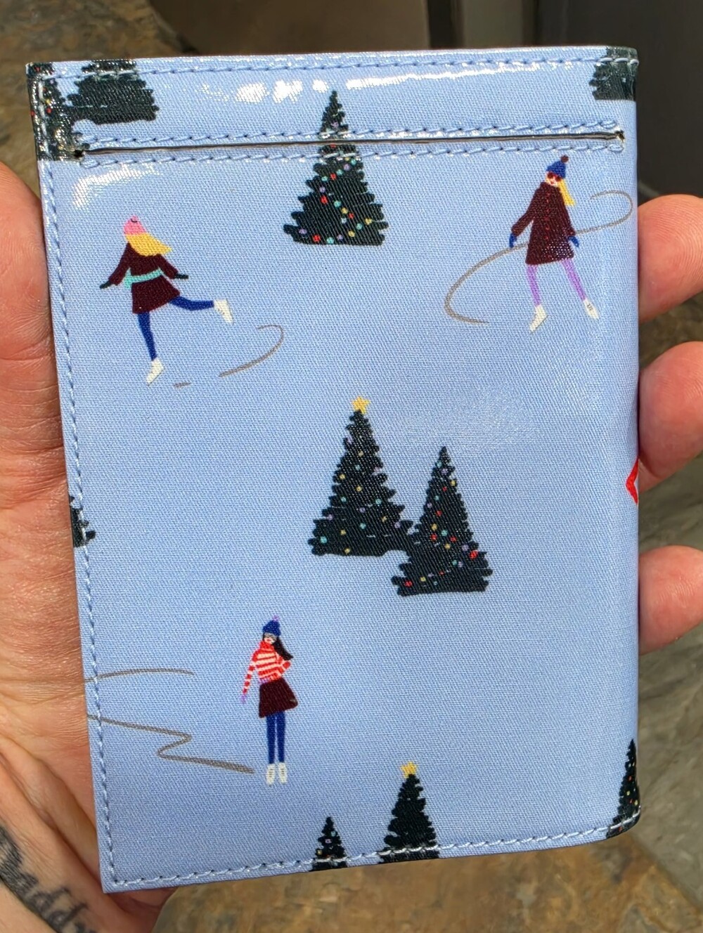 Kate Spade New York Daycation Skaters Passport Holder - HIGHLY SOUGHT AFTER 🔥 - Picture 3 of 11